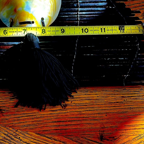 MangosMotherof PearlBambooBrown handbagDoublelonghandles and tassel.IsIt A CG?NO - Picture 8 of 10